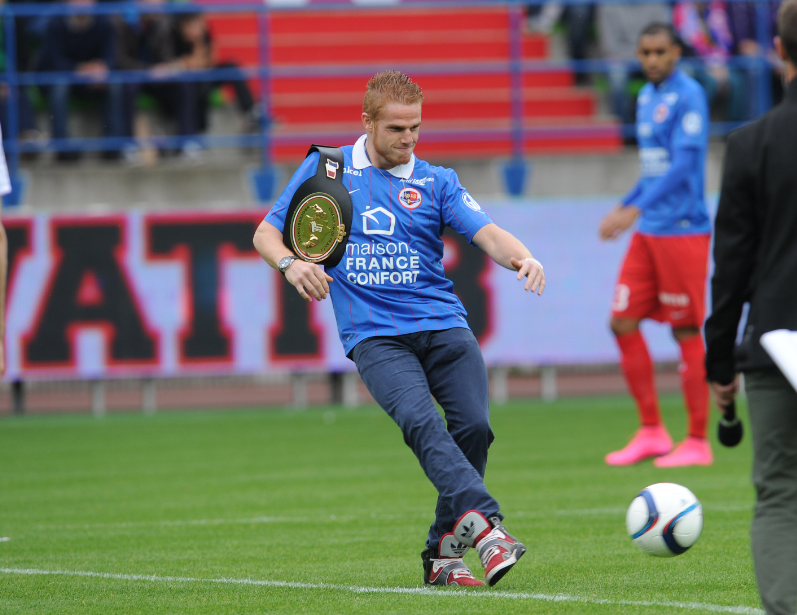 SMCaen's tweet photo. Le club soutient @MaximeBeaussire pour son combat de ce soir qui aura lieu au @ZenithCaen #GoMaxime #BxingShow https://t.co/r8sZOCN4Ry