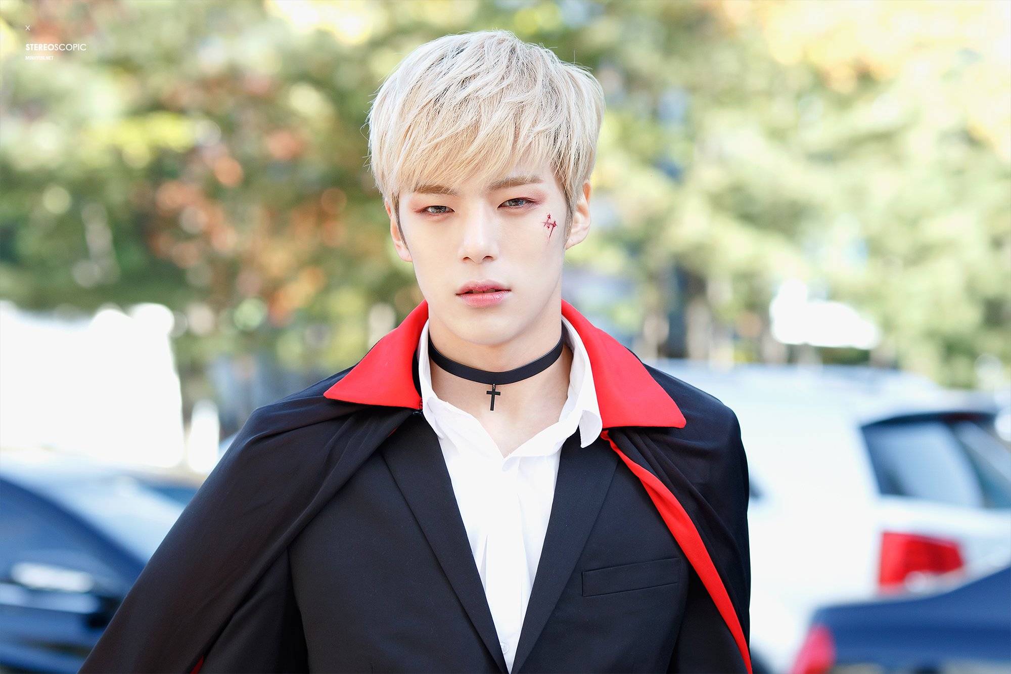 오늘 오드아이, 초커, 망토가 열일한 아이돌 | 인스티즈