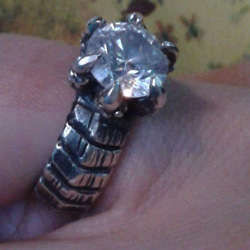 famileerings's tweet photo. #HappyHalloween pide hoooy tu #AnilloDeCompromisoAlternativo #NoahsLight ! #Joyeria #Plata #RegalosOriginales https://t.co/ghn7GvSCC9