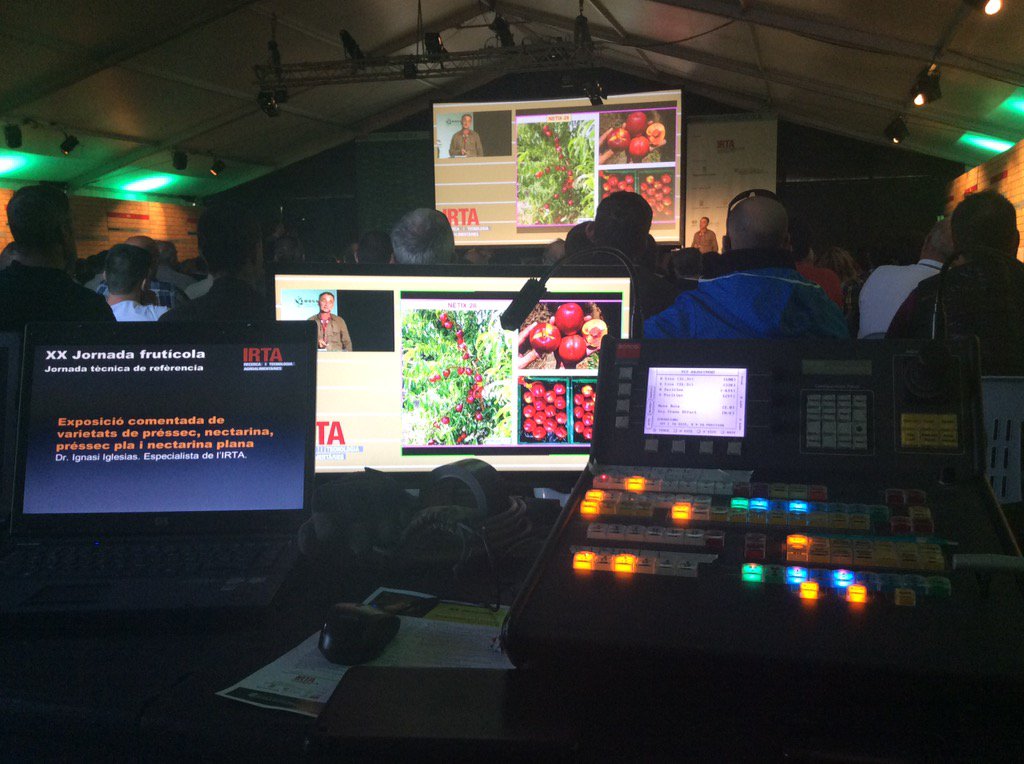 MiguelDiazSA's tweet photo. Con @irtacat y las XX jornadas #fruticolas en en Mollerusa https://t.co/zPdzfa2HYl