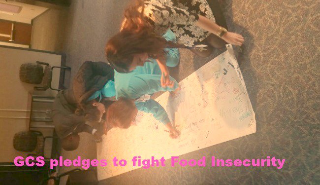 AcademyatSmith1's tweet photo. Our faculty and students sign the GCS banner as a pledge to raise awareness for #foodinsecurity @GCSchoolsNC https://t.co/dkob1sBPim