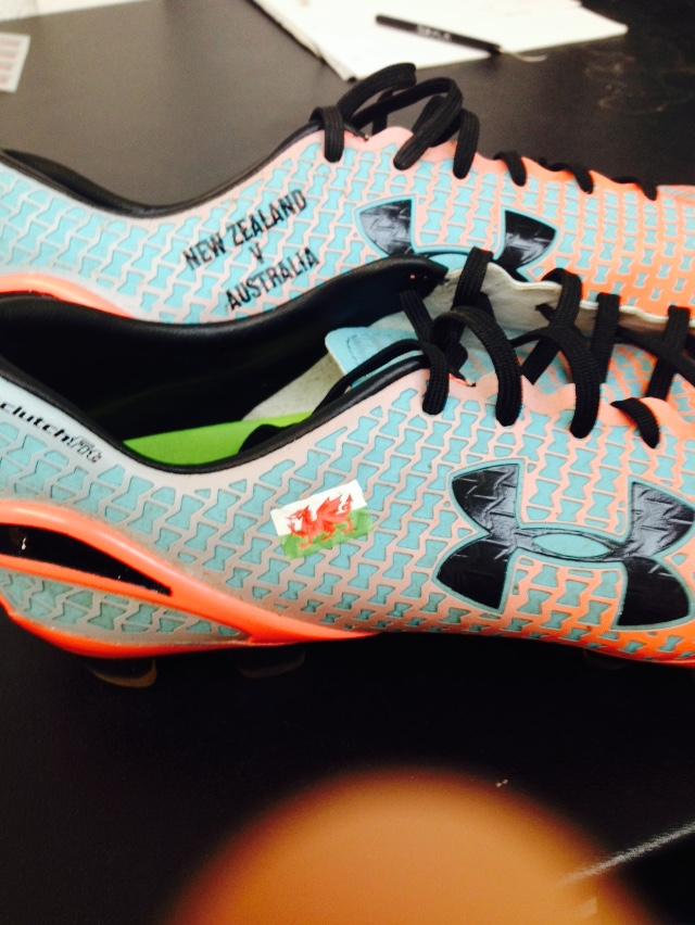 Nigelrefowens's tweet photo. Very kind of @UnderArmourUK to put this nice suprise on my boots. Very much appriciated and thanks for the support https://t.co/saVGUrts84