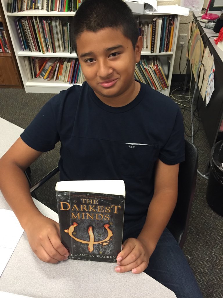 KZStantonEdu's tweet photo. #ClarkReads This book is about all horror if you like books like this is the book for u #horror https://t.co/sZbMTiXGLB