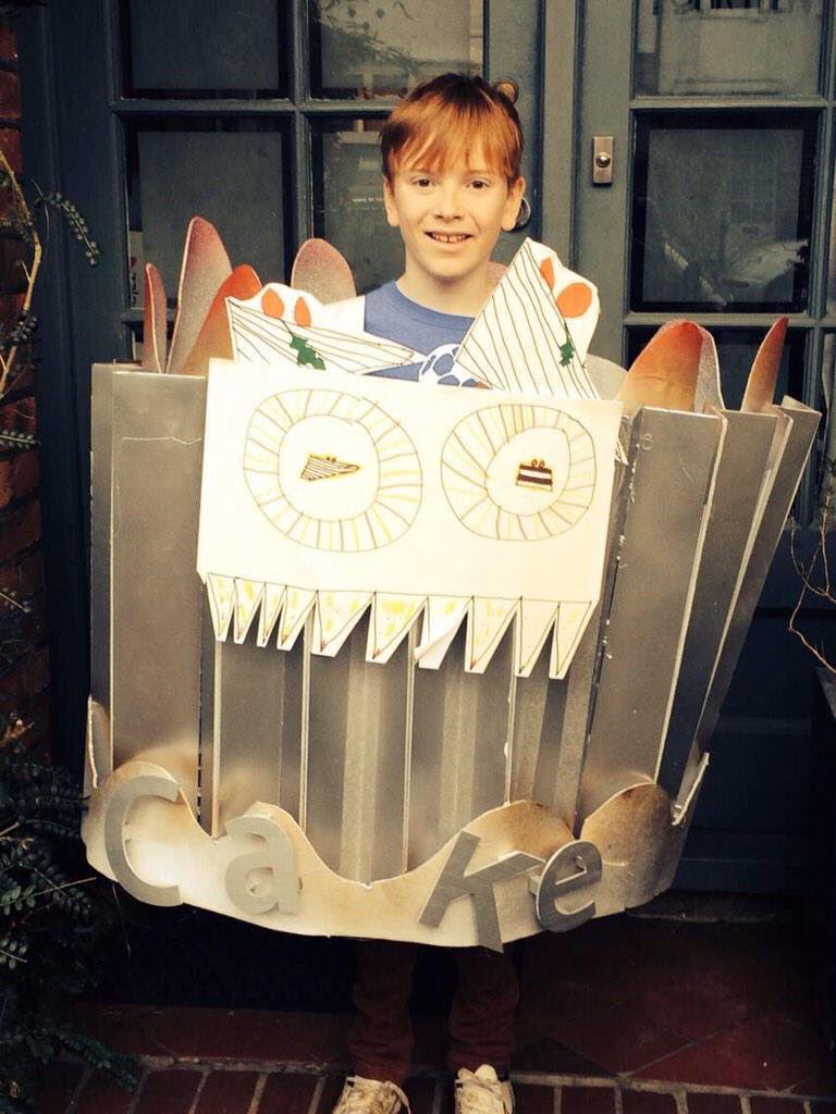 jabberworks's tweet photo. Some #CakesInSpace Halloween ideas! ππ°πβοΈ @philipreeve1 #Poglite #KillerCake https://t.co/9UTBX1hhU4