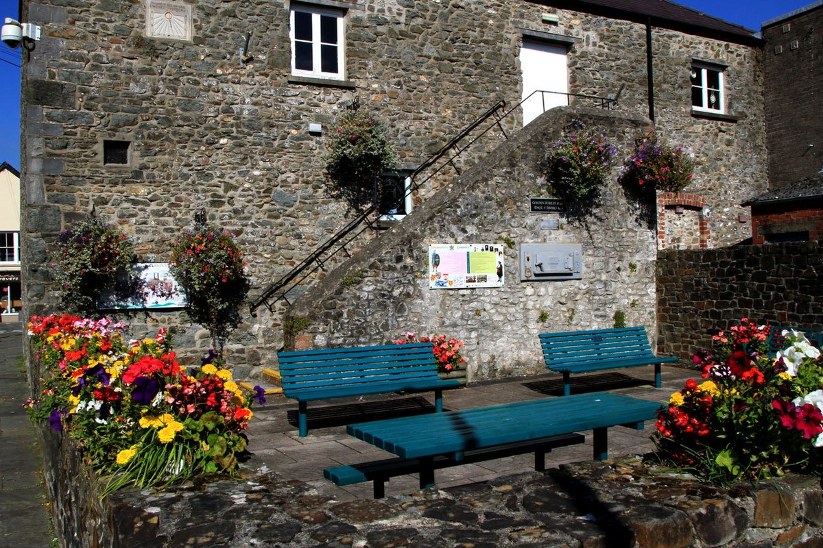 Check out our outdoor meeting space @Indyllandovery For further info go to: indycube.cymru/location #coworking