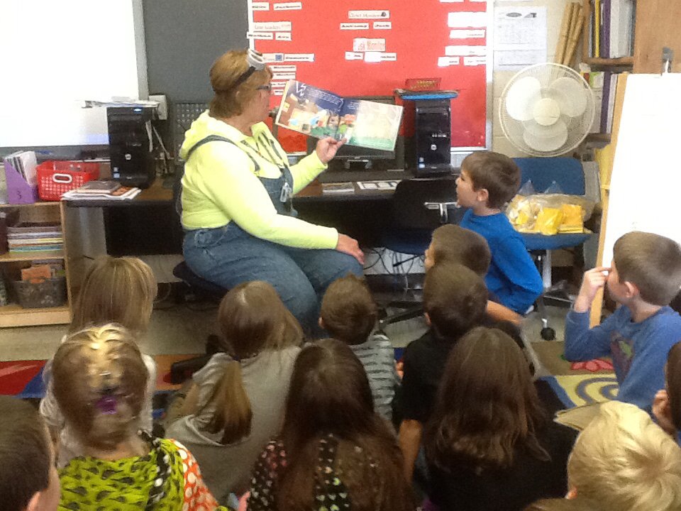 RT <a href="/CherylMartinell/">Cheryl Martinelli</a>: Minion Machen shares Halloween in CT with gr. 3!  <a href="/GoshenCenterSch/">GoshenCenterSchool</a>