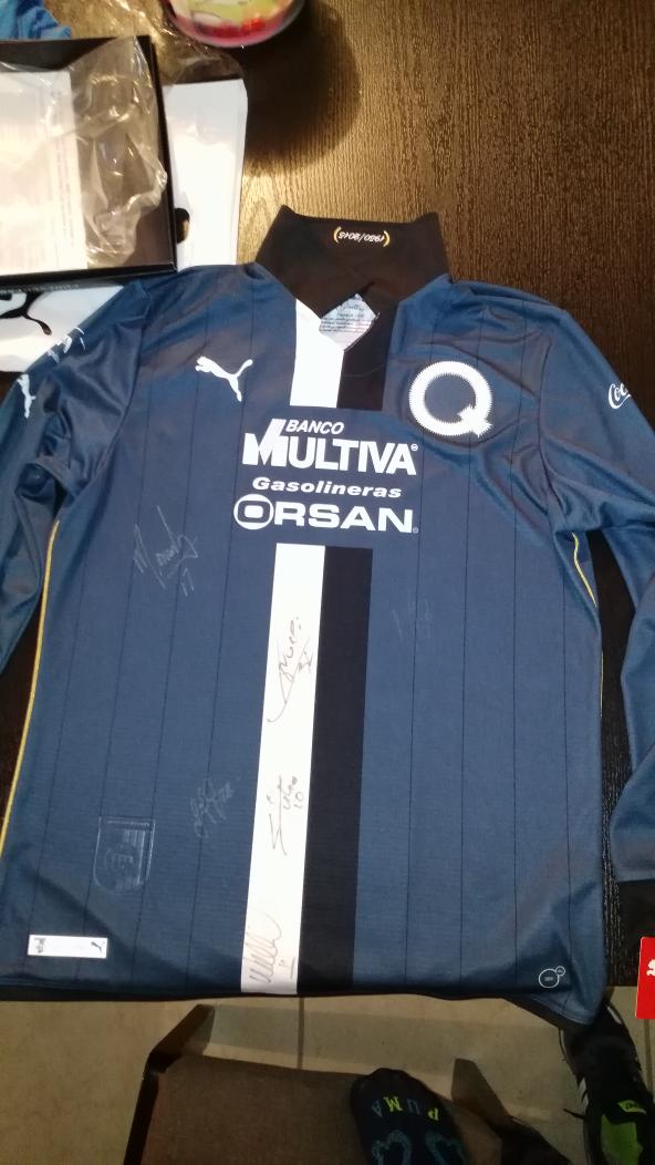 Olv88's tweet photo. El sueño hecho realidad, gracias a @calaco99 @Club_Queretaro, @tanquegerk solo falta tu firma para estar completa https://t.co/qcyeruv5lI
