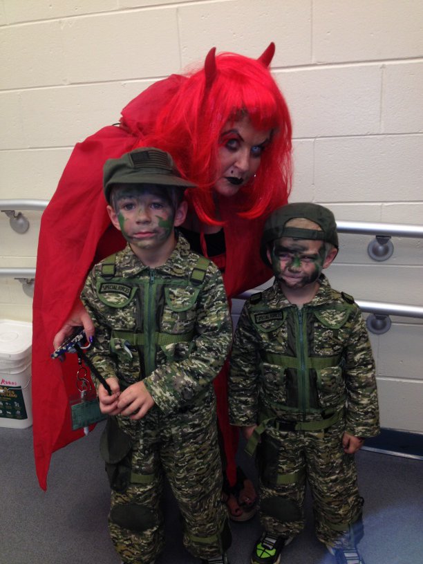 SuePazinko's tweet photo. @SBSDBC @sbeanews Great Family Time #BrooksCrossing PTO HALLOWEEN DANCE https://t.co/yJ8po3IcBe