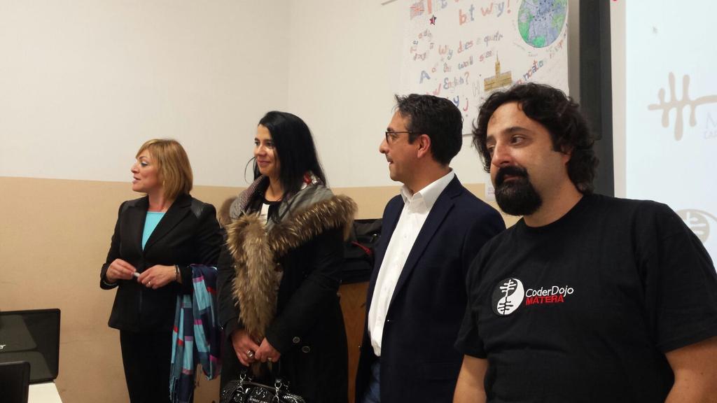 MAFlumero's tweet image. La Dirigente Marianna Catalano e il Sindaco Antonietta Fidanza di Oppido Lucano danno il via al #CoderDojo @catepol