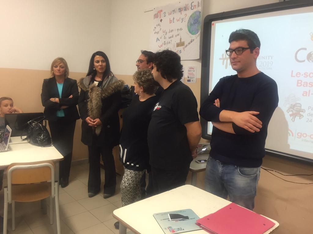 MAFlumero's tweet image. La Dirigente Marianna Catalano e il Sindaco Antonietta Fidanza di Oppido Lucano danno il via al #CoderDojo @catepol