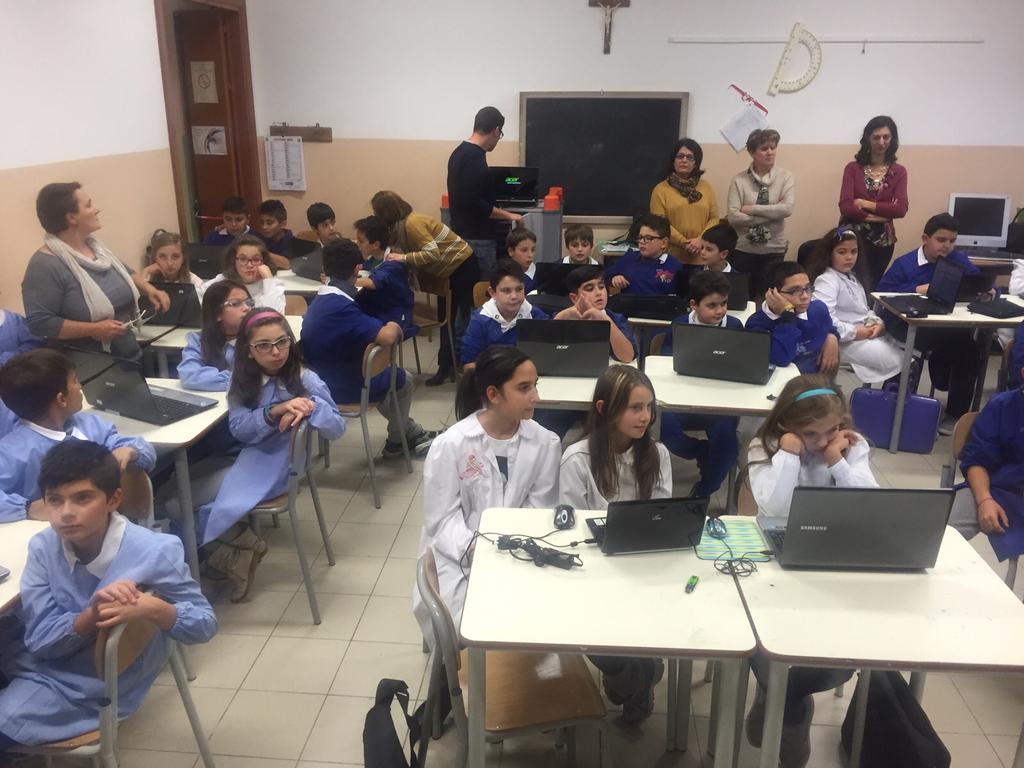 MAFlumero's tweet image. La Dirigente Marianna Catalano e il Sindaco Antonietta Fidanza di Oppido Lucano danno il via al #CoderDojo @catepol