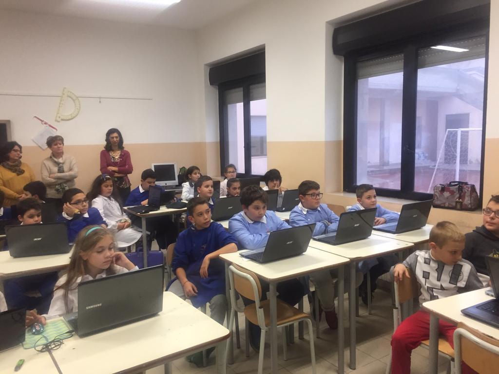 MAFlumero's tweet image. La Dirigente Marianna Catalano e il Sindaco Antonietta Fidanza di Oppido Lucano danno il via al #CoderDojo @catepol