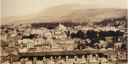 Todayin1915's tweet photo. #Izmir | Troops surroundered the #Armenian quarter of #Haynots. https://t.co/UzfvzUb7ck