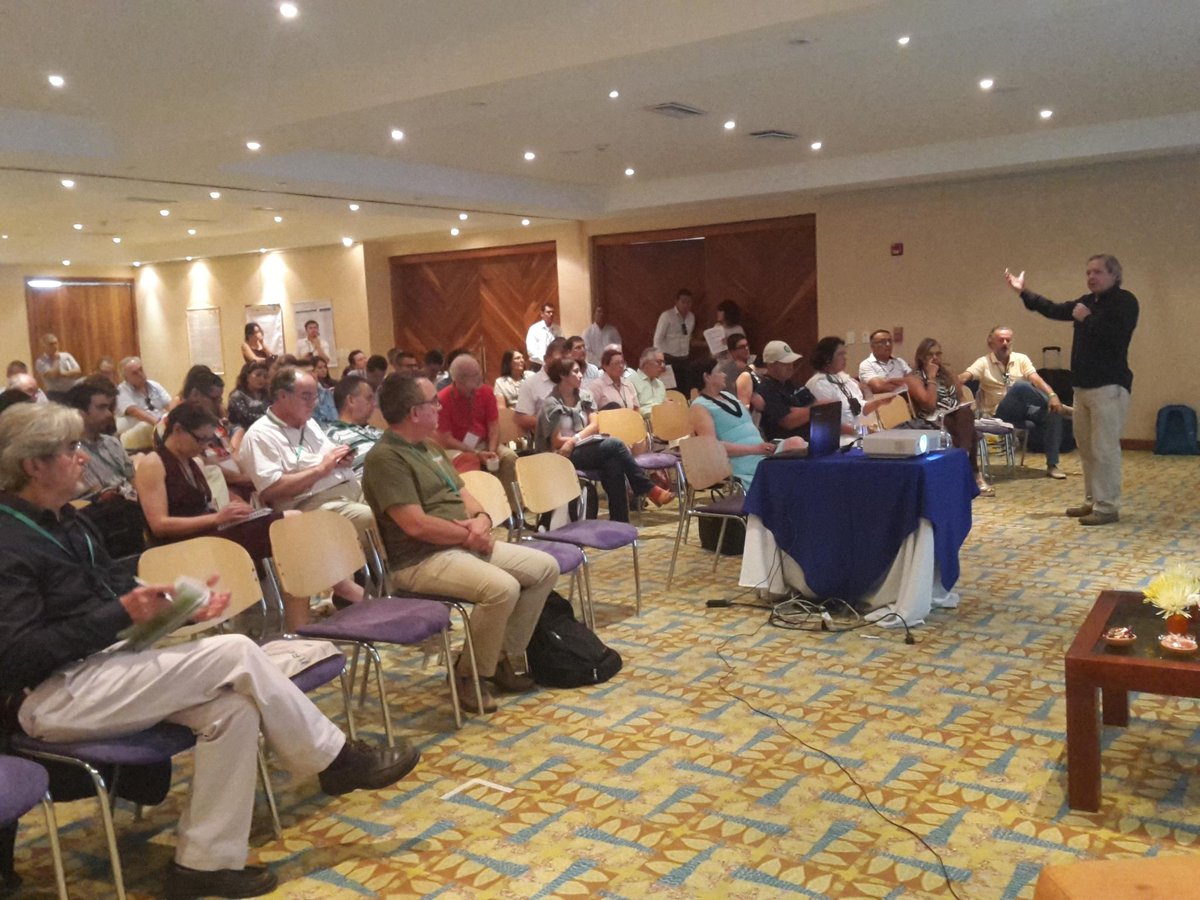 Asohofrucol's tweet photo. Los servicios de #ExtensiónRural son fundamentales para enriquecer la labor productiva. #Relaser2015 https://t.co/5MtXYC9YQp