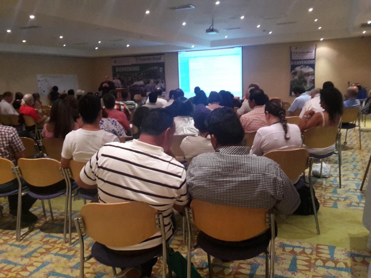 Asohofrucol's tweet photo. Los servicios de #ExtensiónRural son fundamentales para enriquecer la labor productiva. #Relaser2015 https://t.co/5MtXYC9YQp