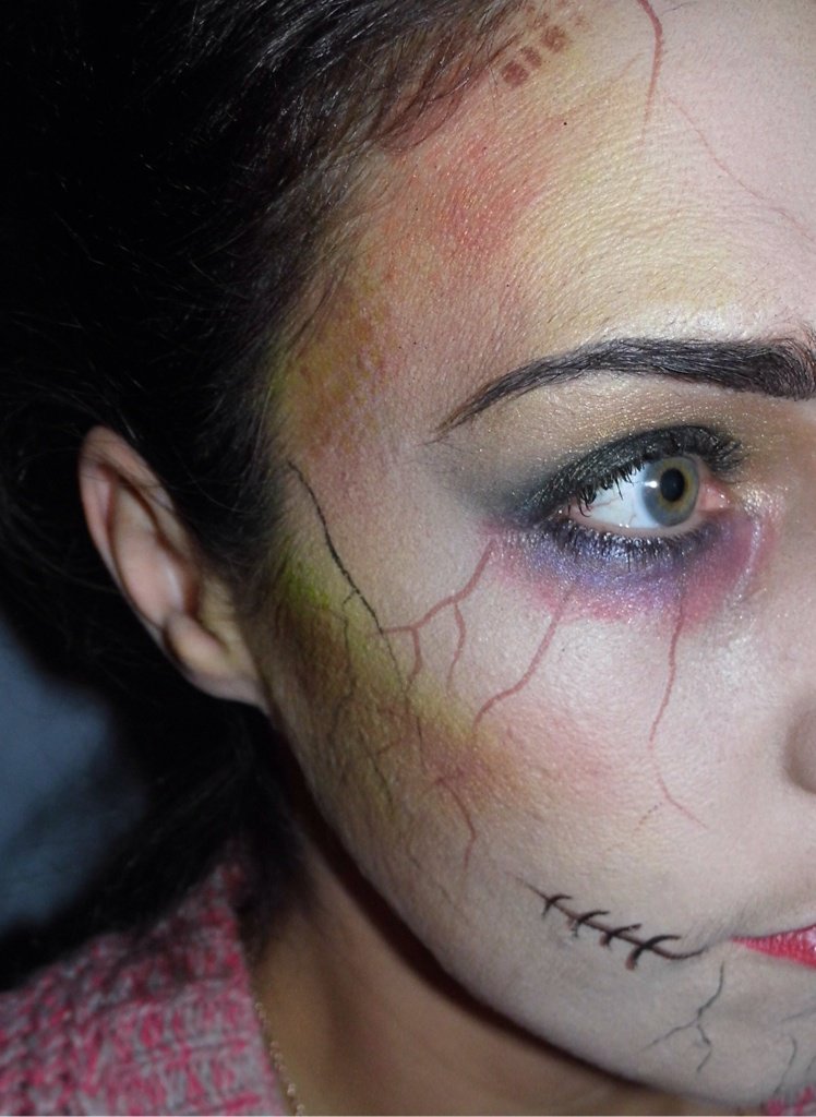 PukkaFaces's tweet photo. Easy #halloween #makeup #pukkapaintedfaces #manchester #salford https://t.co/uz2tQkXnpQ