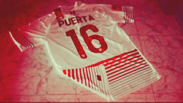 SevillaFCGrande's tweet photo. Sorteo camiseta del Sevilla FC con el nombre de Puerta.¡¡Para entrar en el sorteo da RT y siguenos!! https://t.co/1weuE0zsF3