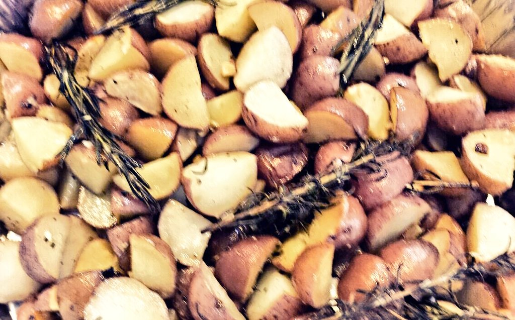 TLHPersonalChef's tweet photo. My client's are enjoying roasted red potatoes w/garlic &amp; rosemary! #ihearttally #personalchef #Inhomemealservice https://t.co/2SVAbdhRAk