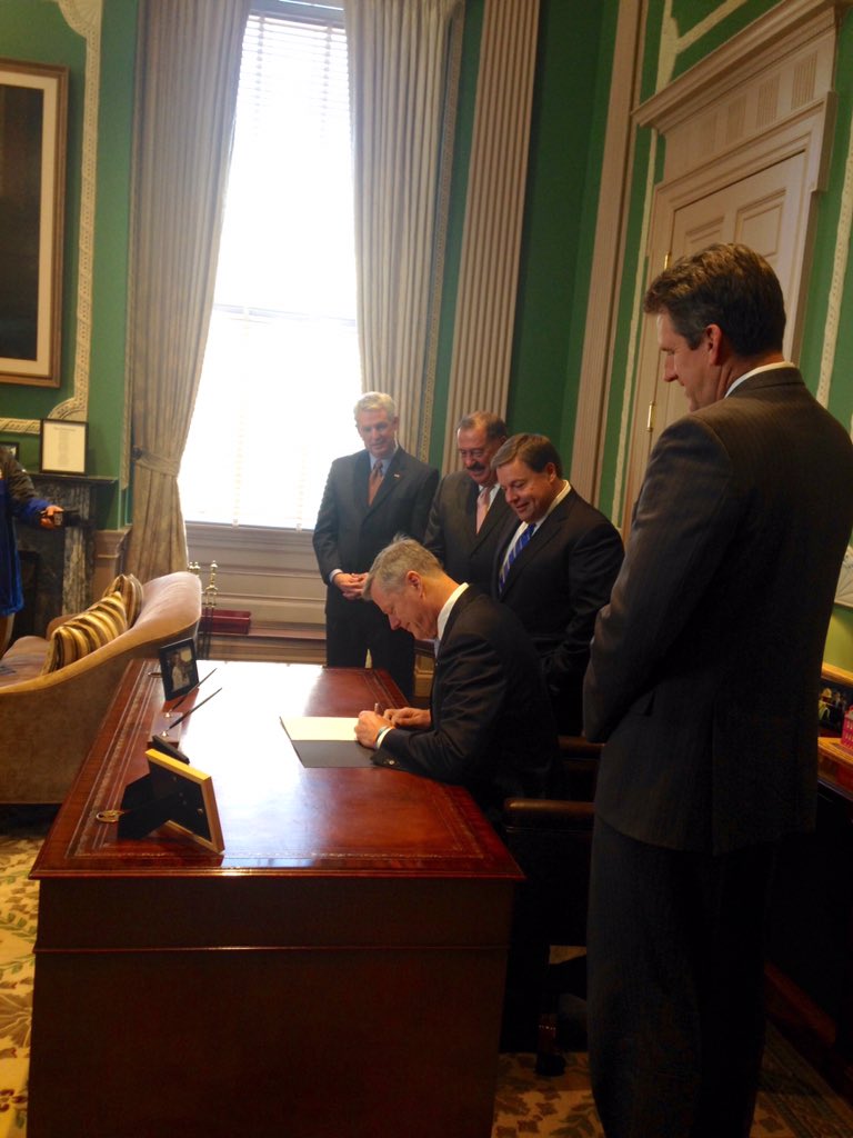 SenJohnFKeenan's tweet photo. "Persistence"+"Vision"=$5.8m MassWorks grant for #Quincy Ctr. say @MassGovernor &amp; @JayAshEOHED to @mayortomkoch https://t.co/qRghDUKQ9N