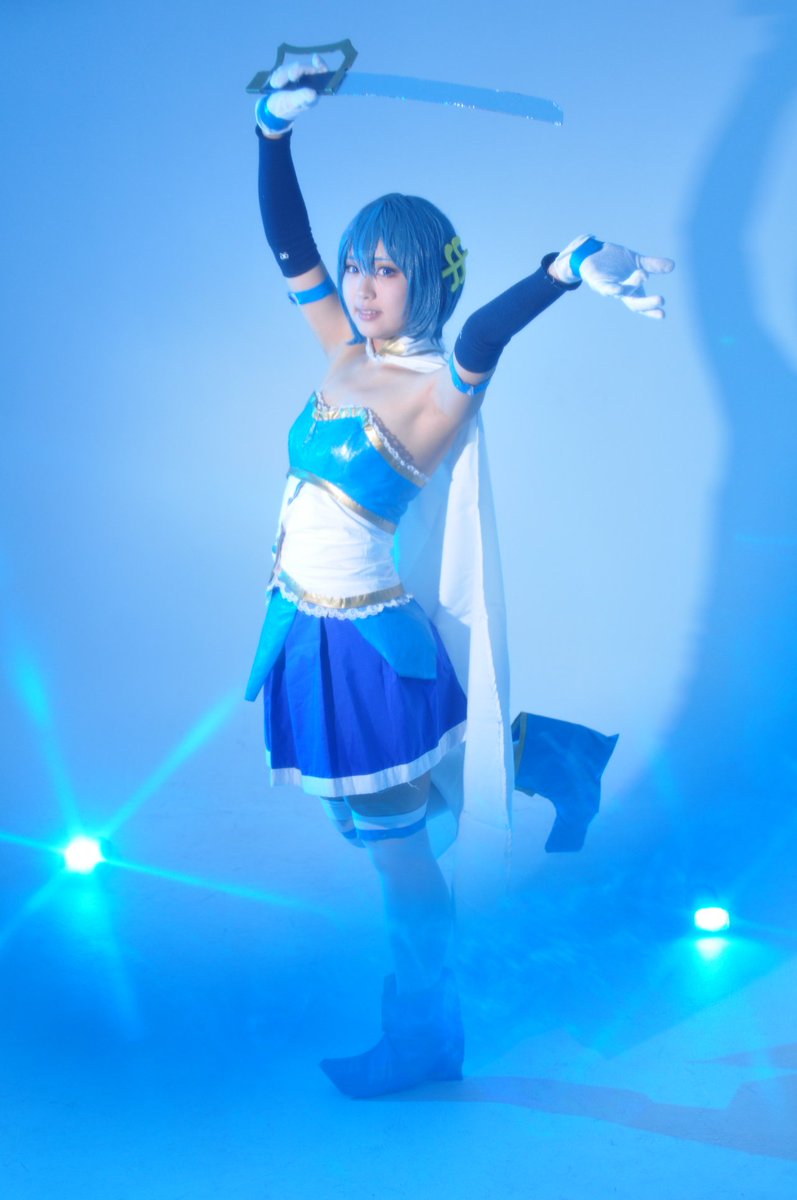 Kanata H シャンデリア別構図 なんかいろいろ組み合わせてみた構図 バサッとマントがはためいて 剣の影とかもなんか綺麗な感じ 自分に剣を突き立てるさやかちゃん まったり撮影でしたが めっちゃいろいろ試させていただきました T Co