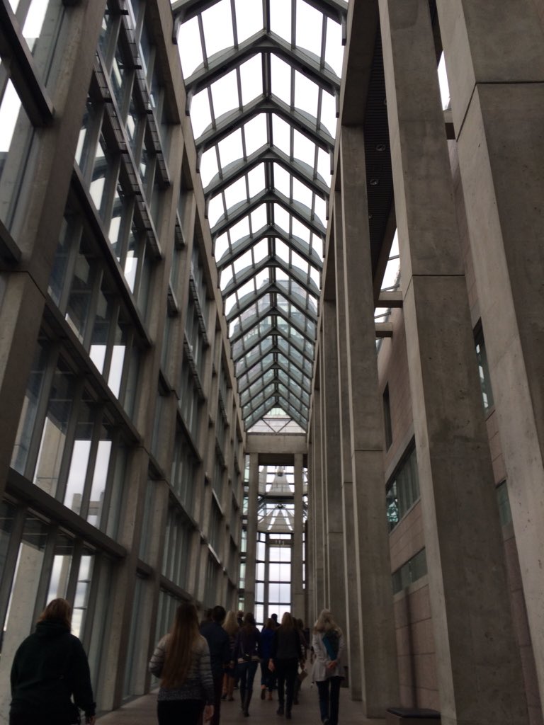 KingsPoliSciClb's tweet photo. King's students observing The National Gallery of Canada! #igotokings #Ottawa @kingsatwestern https://t.co/zeSjrGSpzt