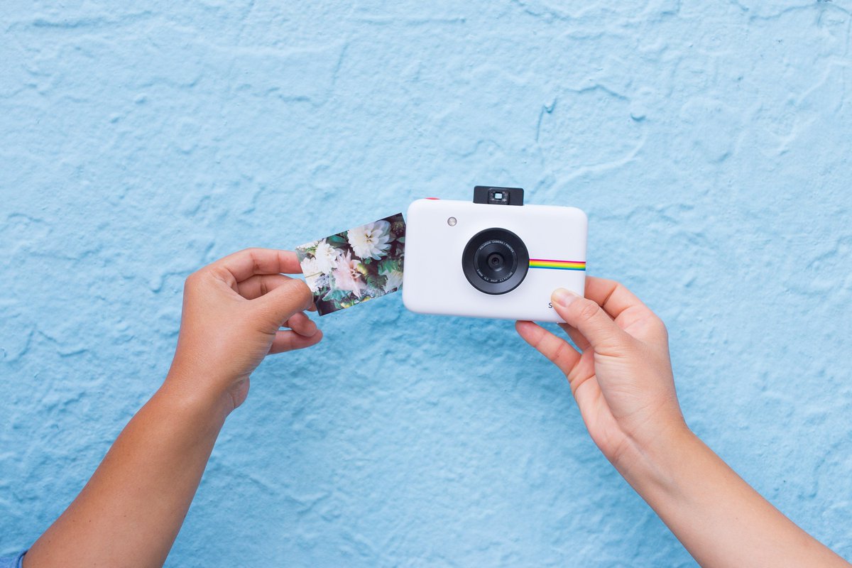 This week we're giving away a Polaroid Snap! Follow us then RT this for a chance to win! 
bit.ly/1GCJJnG