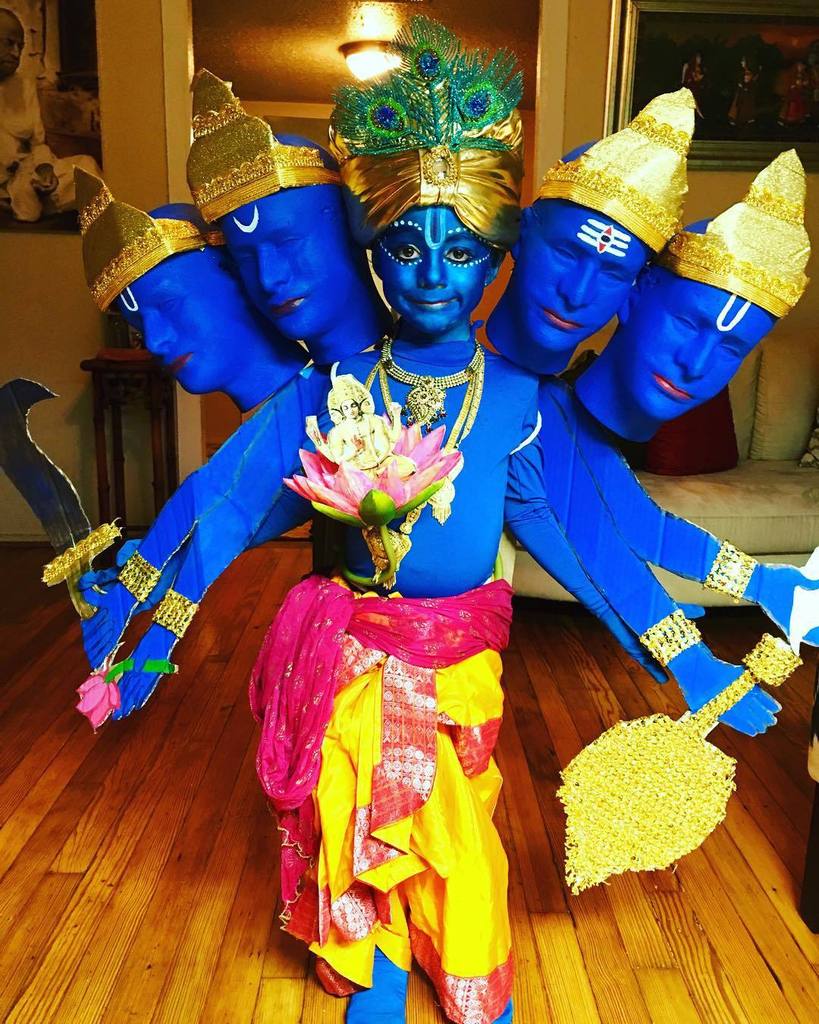 nityanandchandr's tweet photo. Here he is! #MrUniverse. #Krishna's #universalform #viratrupa #bhagavadgita #chapter11 #Halloween #HareKrishna #Vai… https://t.co/xx2h8eO2yZ