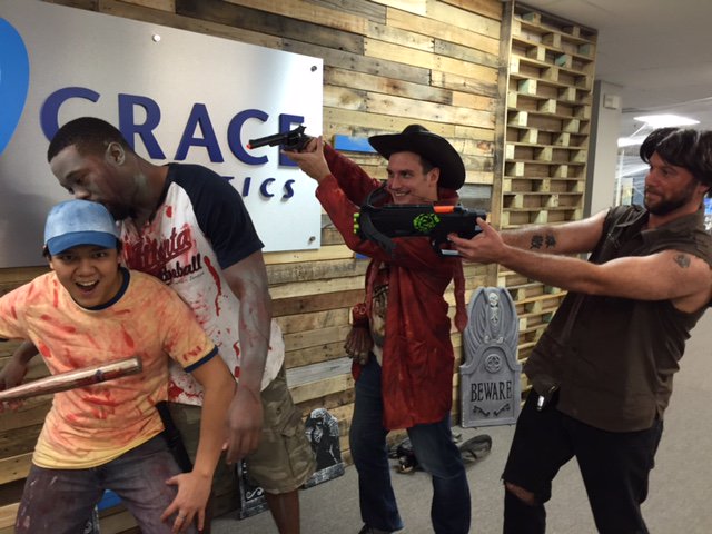 VictorLazaroBG's tweet photo. Rick and Daryl saving Glenn from Morgan @MyBlueGrace
#BOOGRACE15 #myBOOGRACE15 #TheWalkingDead #GlennLives https://t.co/l42R9BhV3W