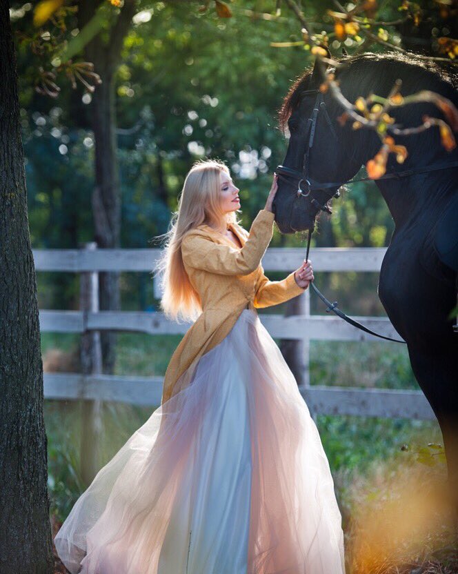 sensiblebride's tweet photo. #sensiblebride #beautifulbride #bride #wedding #outdoorwedding #horse #bestfriend #love #bridal #weddingphotography https://t.co/8OybecfTd0