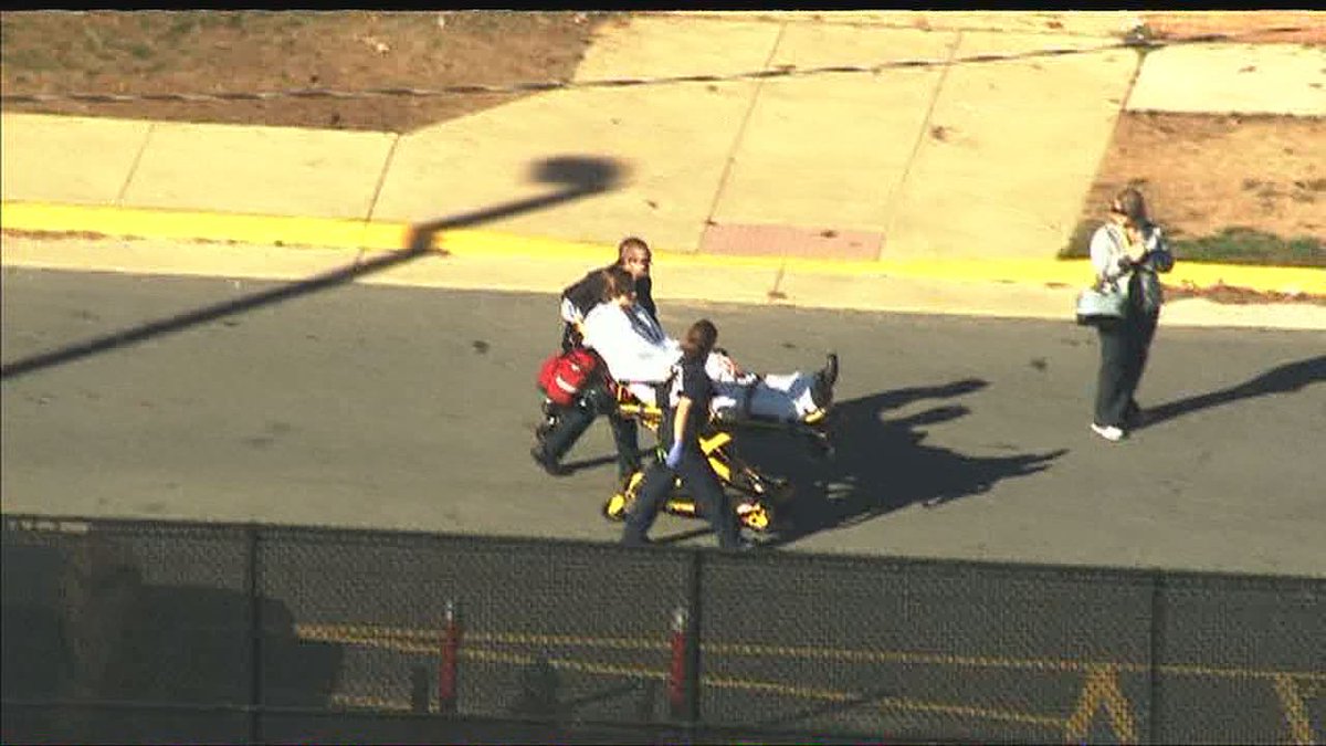 fox5dc's tweet photo. #BREAKING 5 #FairfaxCounty students injured in classroom fire: https://t.co/4QHx0Da5yf #fox5dc https://t.co/Qnci8yEHSs