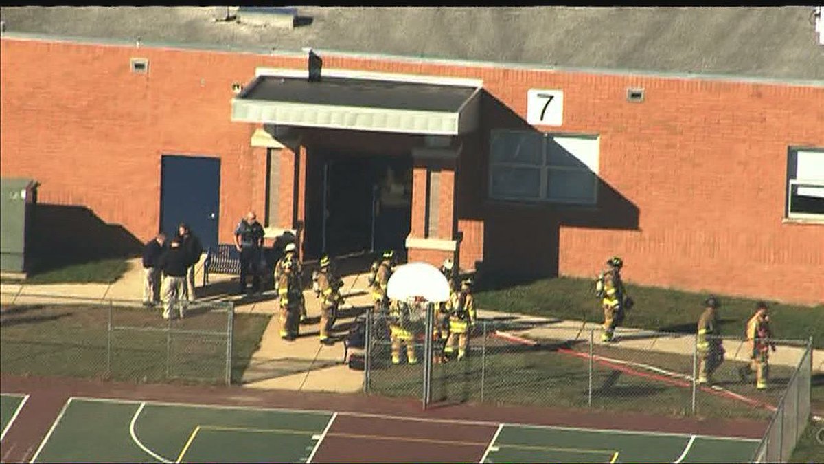 fox5dc's tweet photo. #BREAKING 5 #FairfaxCounty students injured in classroom fire: https://t.co/4QHx0Da5yf #fox5dc https://t.co/Qnci8yEHSs