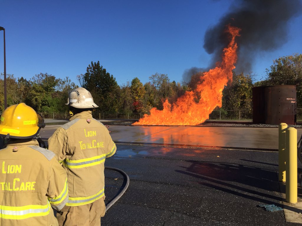 justinwiley's tweet photo. A beautiful day for fighting simulated fires! Thanks to Maryland Fire Rescue Institute and @CFSIUpdate https://t.co/hgXQ6Dqreg