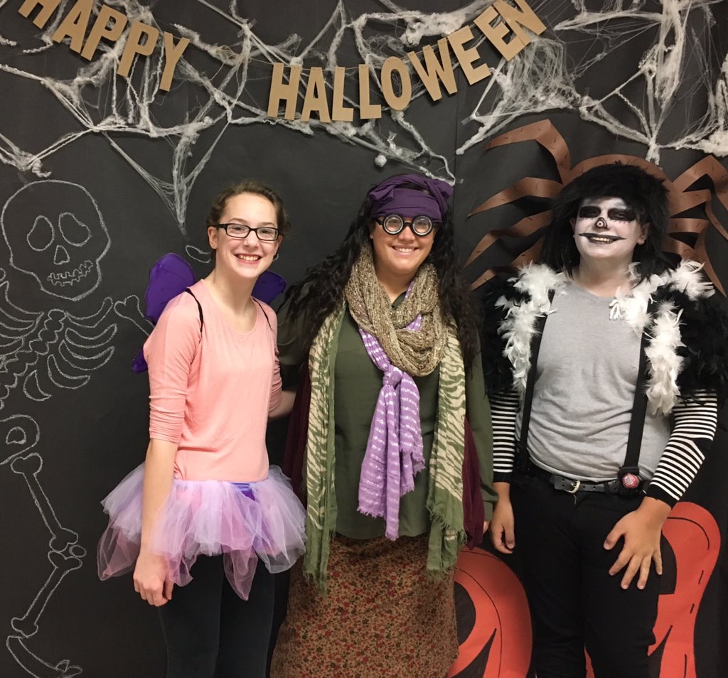 techkimmydraws's tweet photo. Happy Halloween from @CMS_Trojans #harrypotteralways #professortrelawney #divinationclass https://t.co/LNhiHiQ3DP