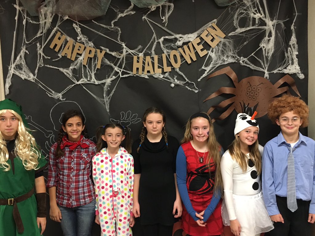 techkimmydraws's tweet photo. Happy Halloween from @CMS_Trojans #harrypotteralways #professortrelawney #divinationclass https://t.co/LNhiHiQ3DP