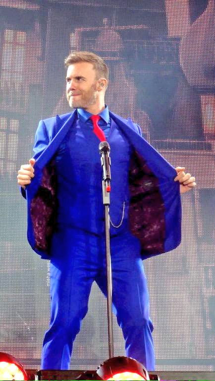 Normsi2's tweet photo. Wear your #ADeeperShadeOfBlue suits @LSLofficial for #TheCaptain @GaryBarlow @takethat @DoneEvents #BarlowBlue πππ https://t.co/OpXLGfZbf1