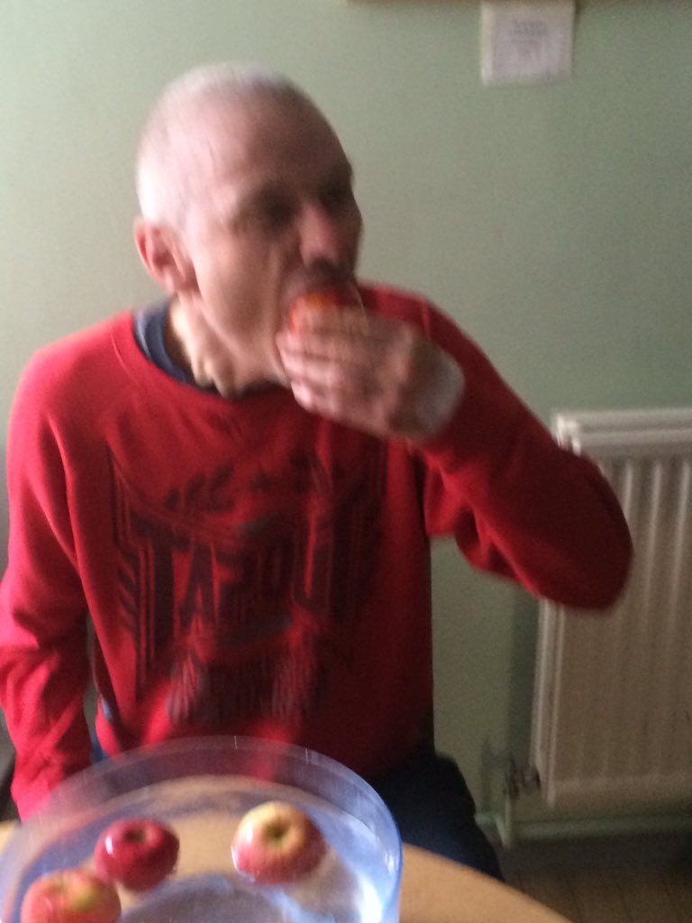 HealthyGenerate's tweet image. Champion Apple bobbers 🍏🎃🏆