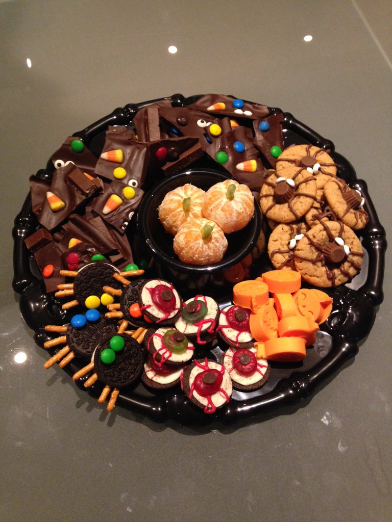 sdmg's tweet photo. Thanks @SusanDB11 for the tasty Halloween treats! https://t.co/SBpoATpgrc