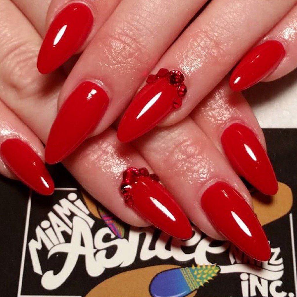 inmnails's tweet photo. Casino Royal, the perfect red. Beautiful set by educator @nailsbymiamiashley ❤️ #inm #inmnails #nailart #notd https://t.co/sfAx51PmnT