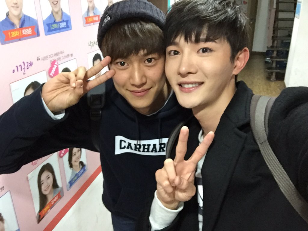 sohot_HL's tweet photo. 흔들렸는데 이게 너무 #좋아 우리둘의 모습이...
#박철진 #손지환 이 이렇게 만났네
#이후림 #나종찬 으로 👬
형이 #편지 에 쓴 것 처럼 #빠이팅 !
#사랑한다 종차니야❤️
#오당신이잠든사이 #닥터리 https://t.co/8Y6qptsiXA