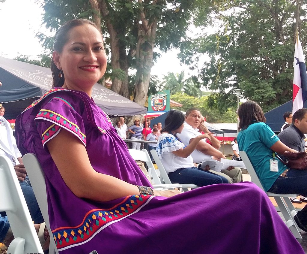 MeducaPma's tweet photo. Hoy en tan patriótico Acto ministerial  no podían  faltar los hermosos y coloridos trajes típicos. https://t.co/1cYnaj7Xrc