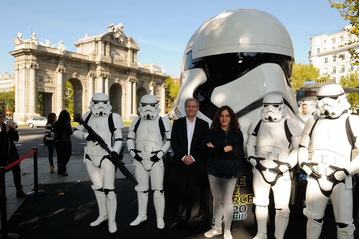 MADRID's tweet photo. Ocho cascos de Star Wars en las calles de Madrid: https://t.co/U8KhQDVDQ3 #FaceTheForce https://t.co/P1tdRuVnw3