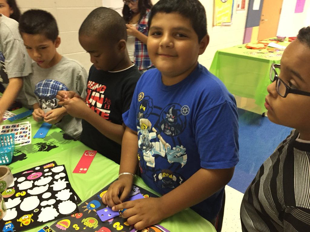 CobbElem's tweet photo. Book fair night was a hit, thank you parents and students. Ms. Boheme and her crew did a great job helping everyone. https://t.co/WDrkLXHVVy