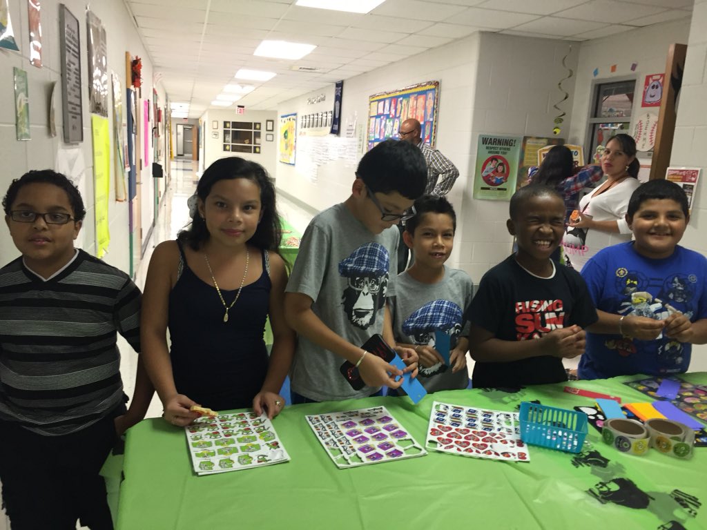 CobbElem's tweet photo. Book fair night was a hit, thank you parents and students. Ms. Boheme and her crew did a great job helping everyone. https://t.co/WDrkLXHVVy