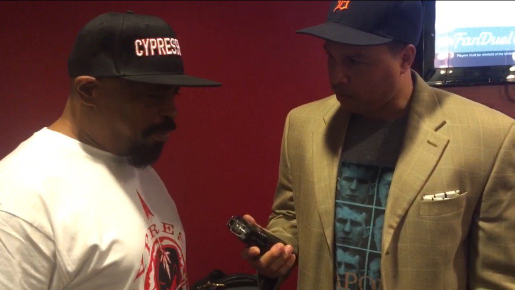 MalcolmRiddle's tweet photo. @MichaelRapaport @GeraldMoody1560 interviewing @OGSenDog @cypresshill @ajkatzart #softasstee https://t.co/76sTlLeW8O