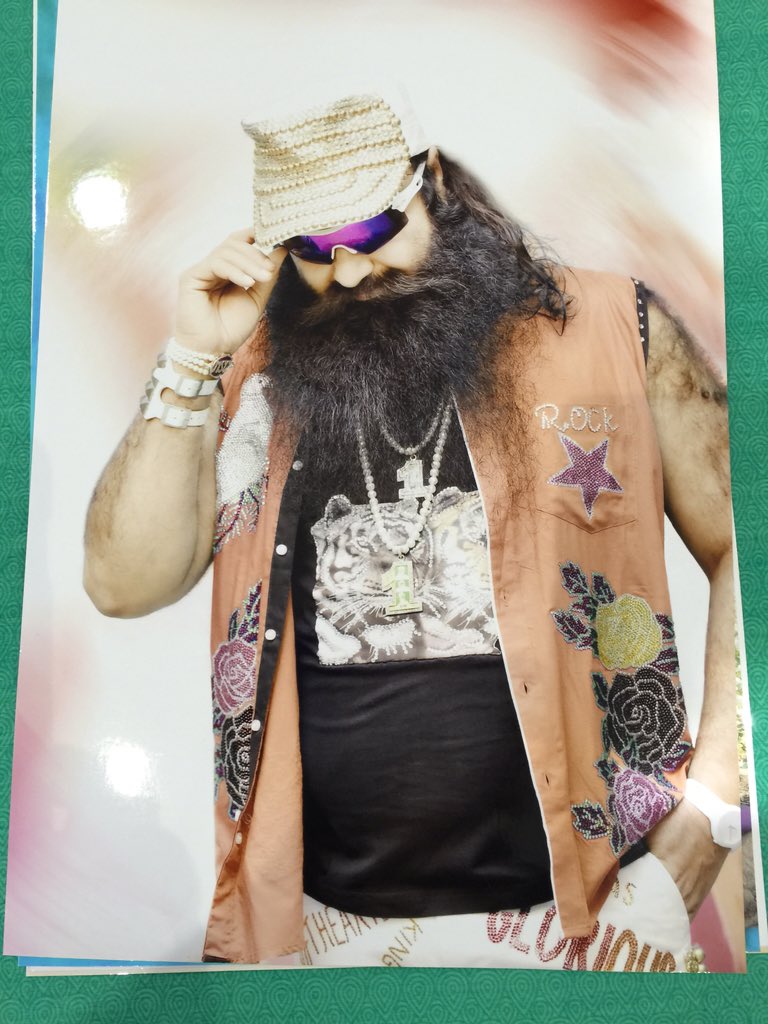 Gurmeetramrahim's tweet photo. #EverywhereMSG2MSG2 करवाचौथ व प्रभु के प्यार में जिन्होंने ने व्रत रखा है उन सब को बहुत आशीर्वाद https://t.co/C5mCzmYk8M