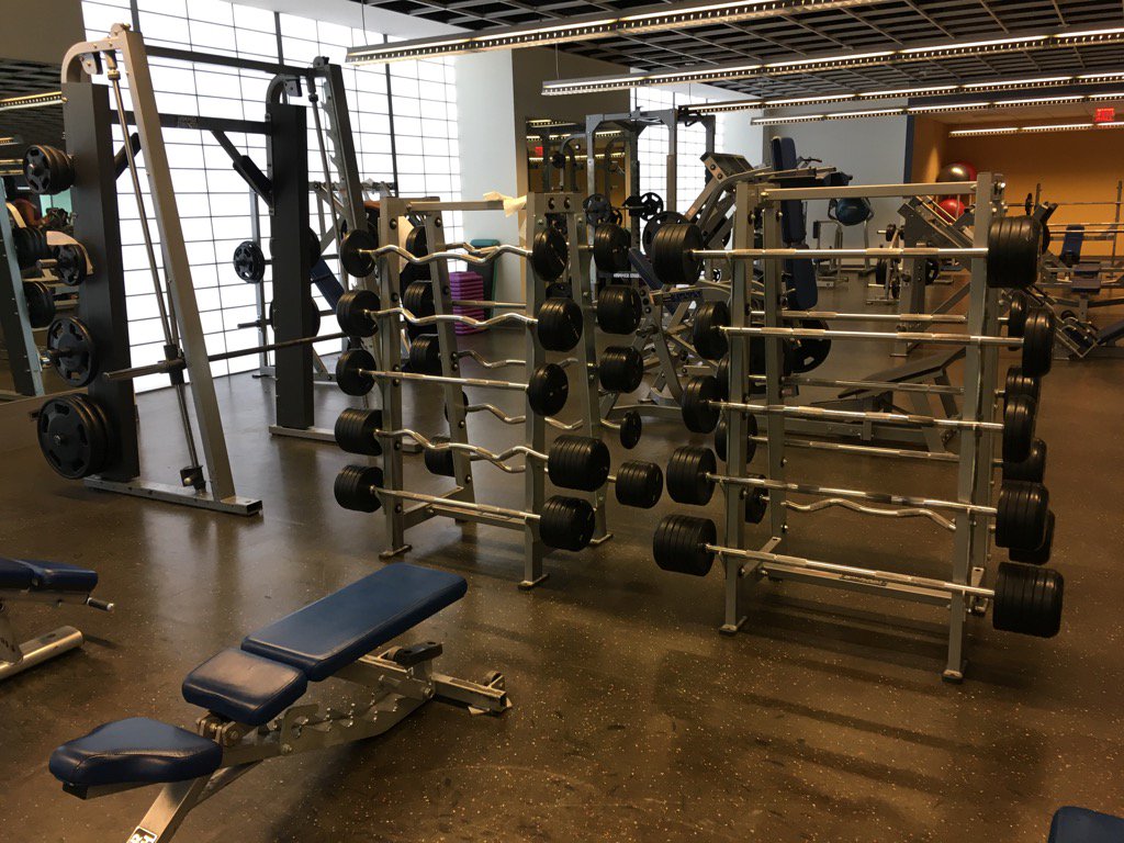 HeyNowJO's tweet image. Just a small part of fitness center. Hey, @BilldeBlasio we have to make #KrocCenter a reality on Staten Island!