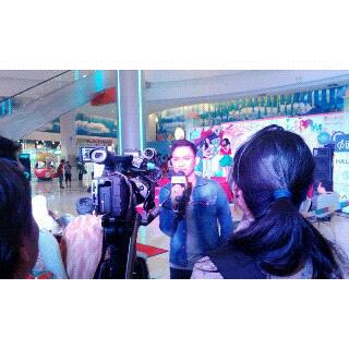 RME_Label's tweet photo. Latepost foto @bobbyfaraby waktu interview di Jaktv https://t.co/RV0FwMbriM