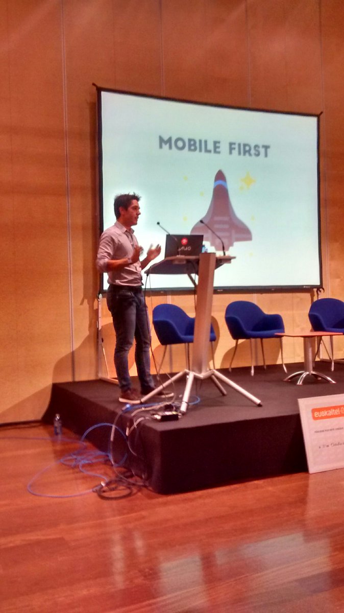 silocreativo's tweet photo. Comenzamos a hablar de #WordPress #themes con lo que mas nos gusta...#mobile first #bimehackday https://t.co/3p0bQq6TyD