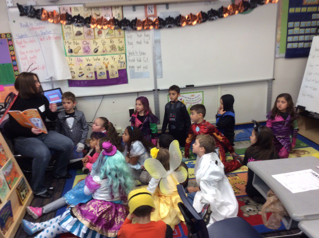 Conroy1stGrade's tweet photo. We had sooo much fun today! Happy Halloween! 👻💀🎃 https://t.co/9q8Nnkj1bh