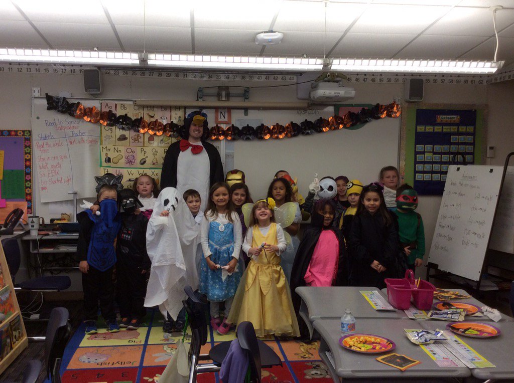 Conroy1stGrade's tweet photo. We had sooo much fun today! Happy Halloween! 👻💀🎃 https://t.co/9q8Nnkj1bh